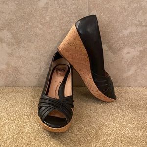Söfft black leather wedges
